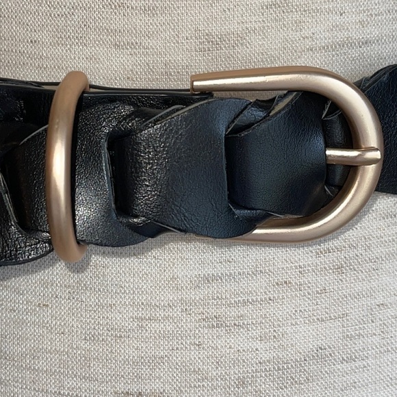 Kohl’s Black Vegan Soft Leather Gold Buckle Adjustable to your waist Belt 49”XL - Picture 2 of 11